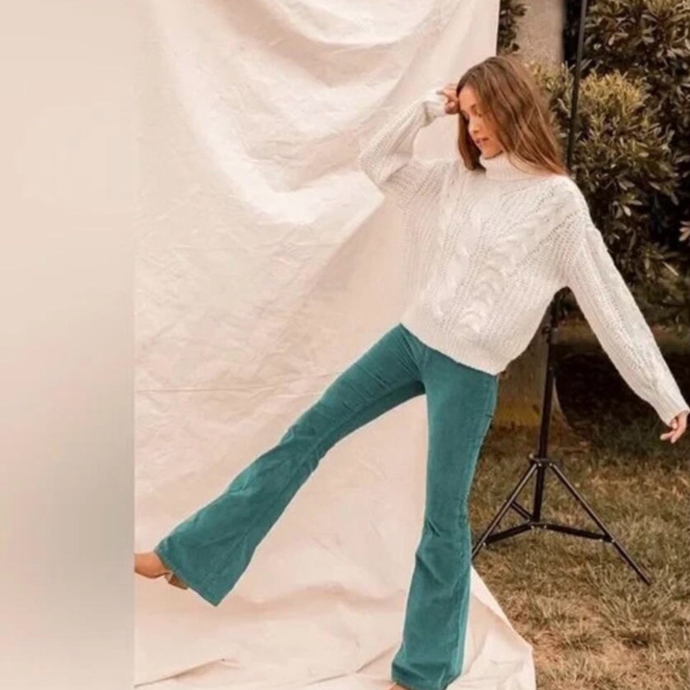 We The Free Jayde Corduroy Pull On Flare Pants Green Size 26. - Picture 2 of 8